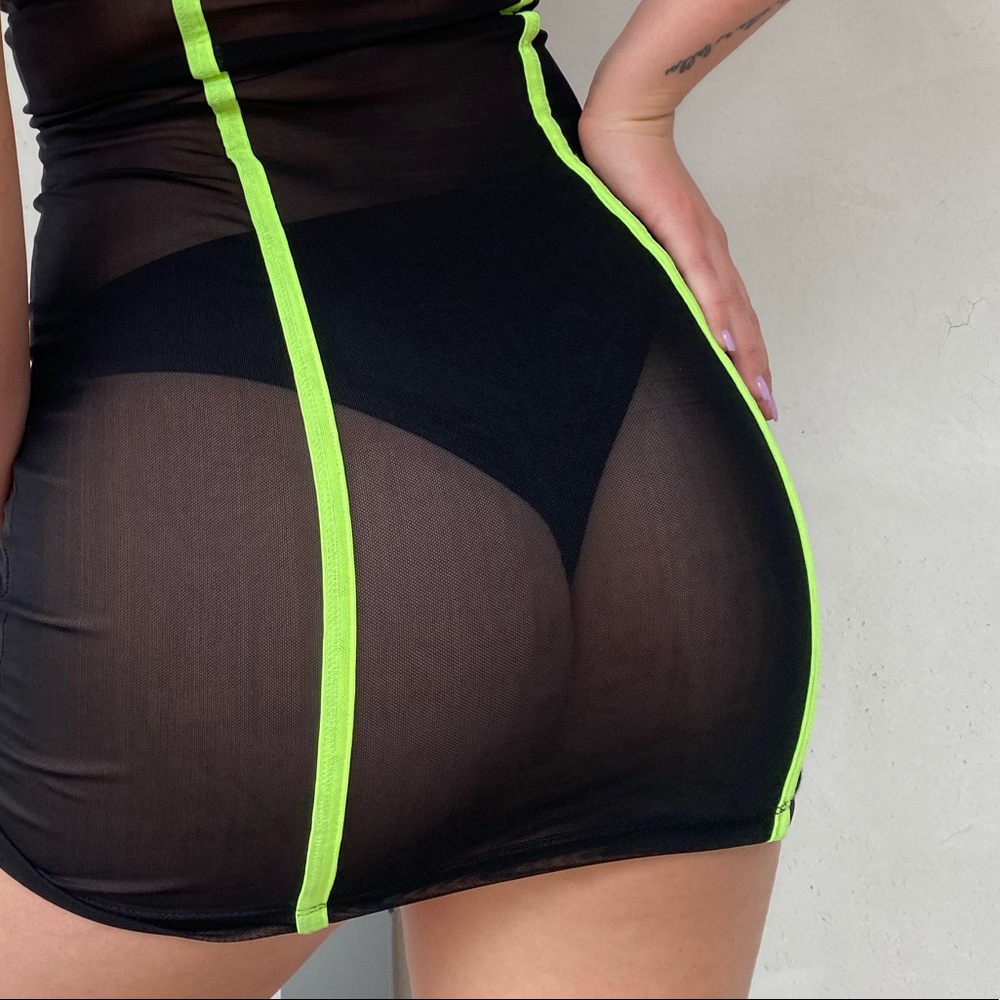 speedo swimsuit cover 💚🖤 - Picture 4 of 5